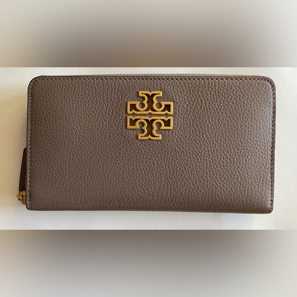 New Tory Burch Britten Zip Continental Wallet